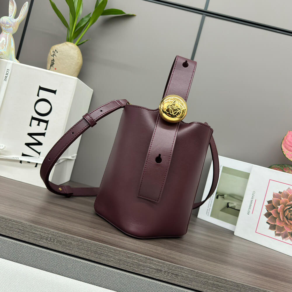 LOEWE Mini Pebble bucket in smooth calfskin(high-end grade)